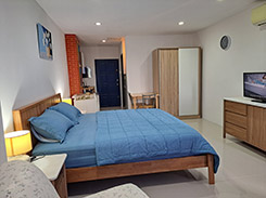 Guardrobe and bed